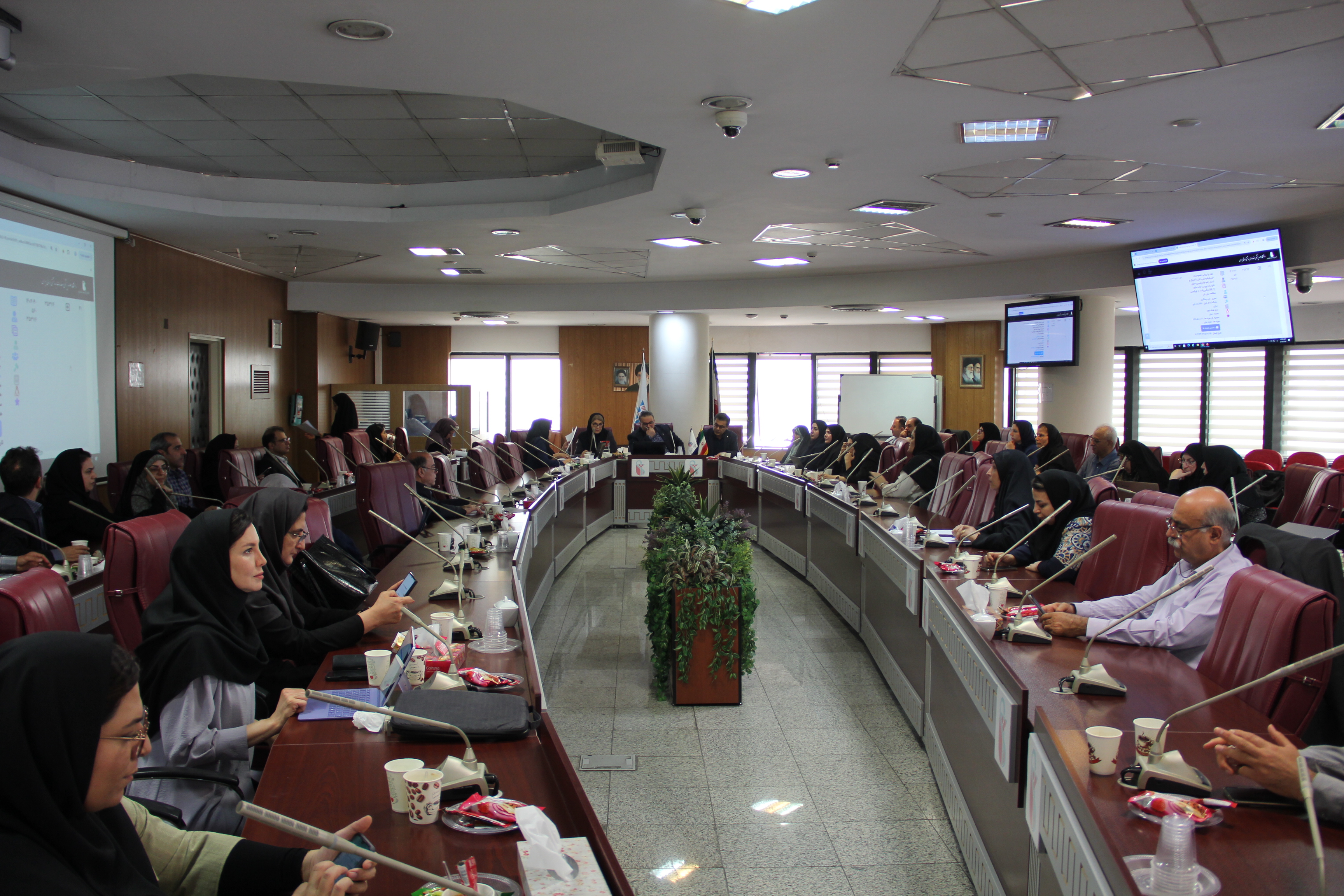 اولین جلسه شورای پژوهشی و سیاست‌گذاری دانشگاه ایران در سال ۱۴۰۵ برگزار شد